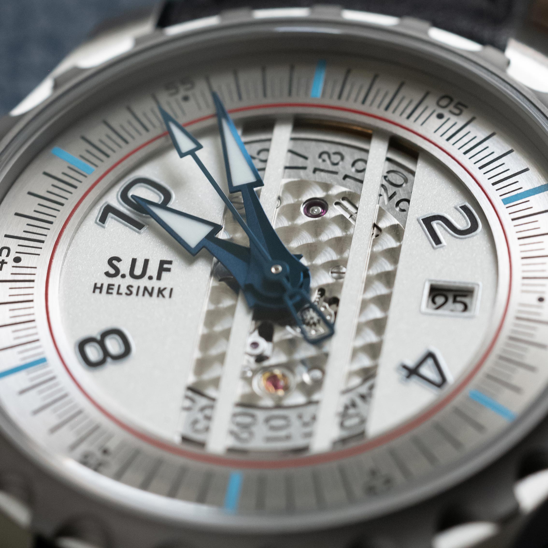 Skeletonkellot - Kurkistus konehuoneen puolelle